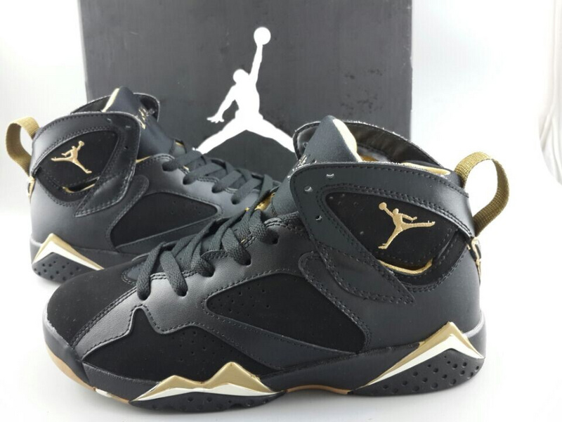 black and gold jordans 7