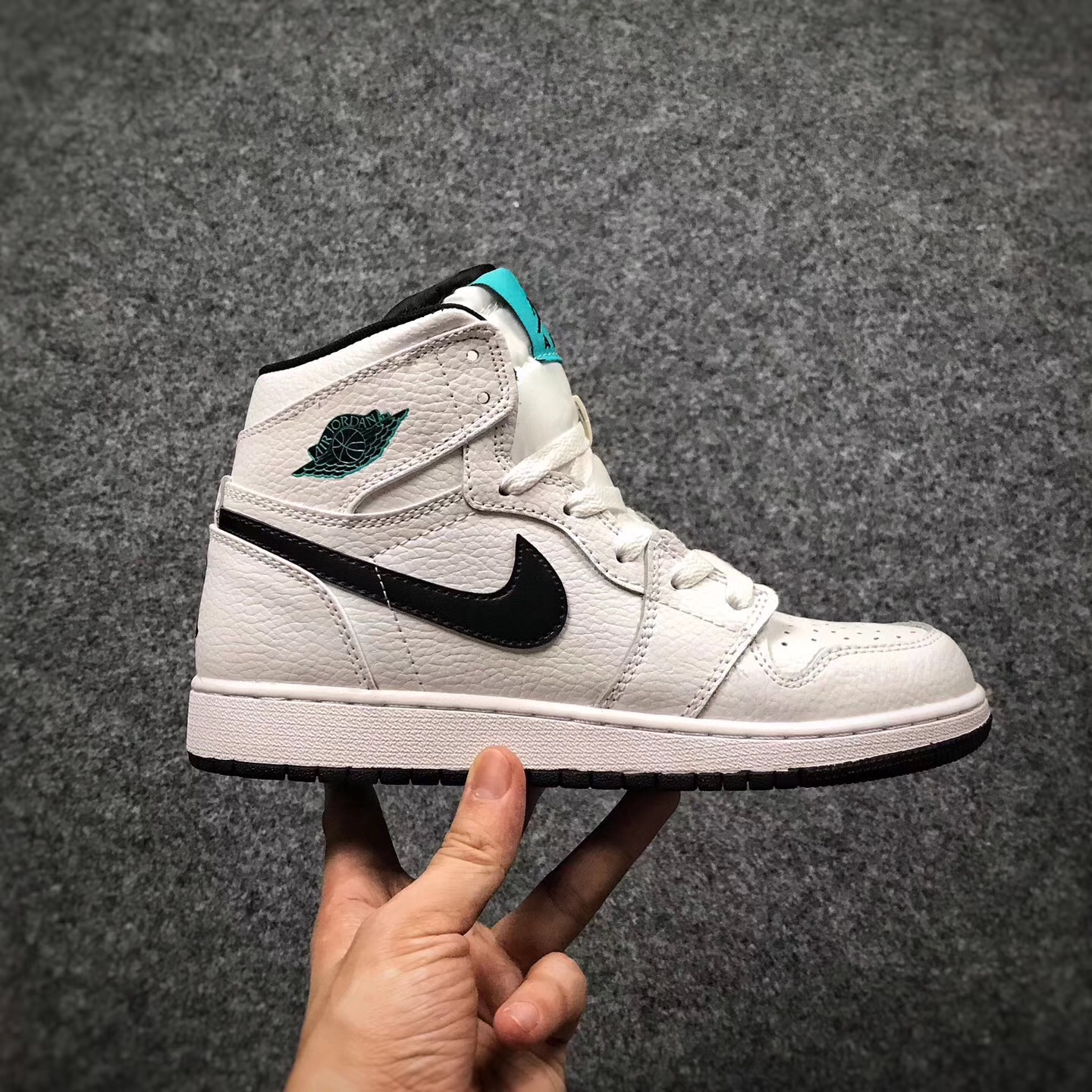 Women Jordan 1 Retro Gint Green Shoes - Click Image to Close